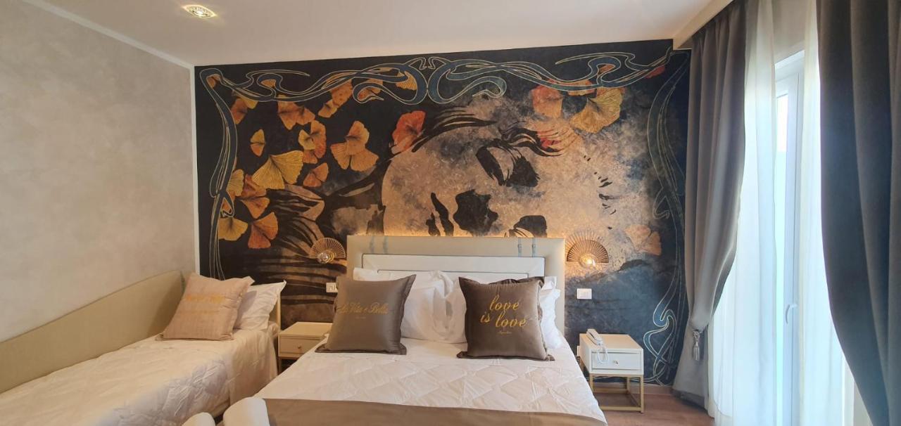 Amsterdam & Hotel Rimini