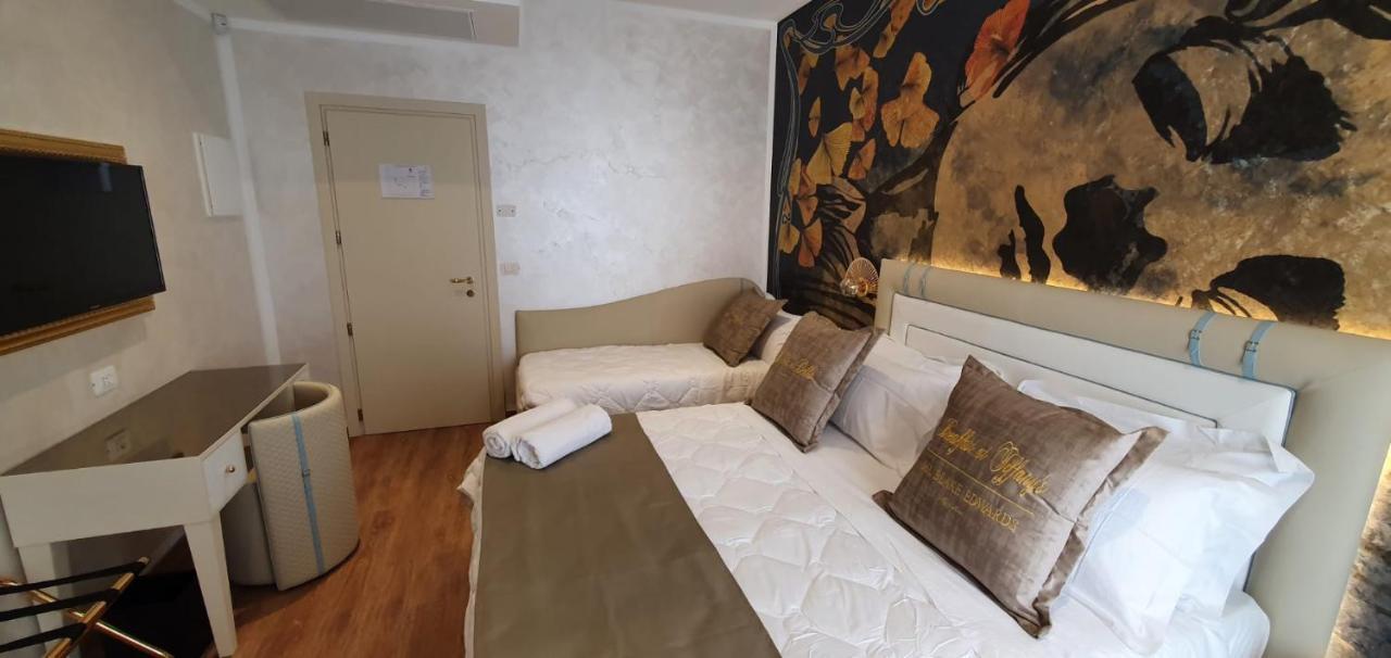 Amsterdam & Hotel 4*