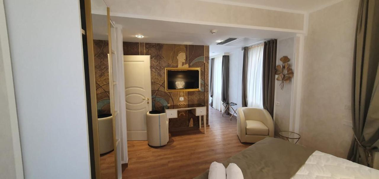 Amsterdam & Hotel Rimini