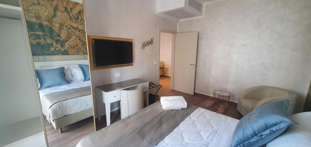 Amsterdam & Hotel 4*