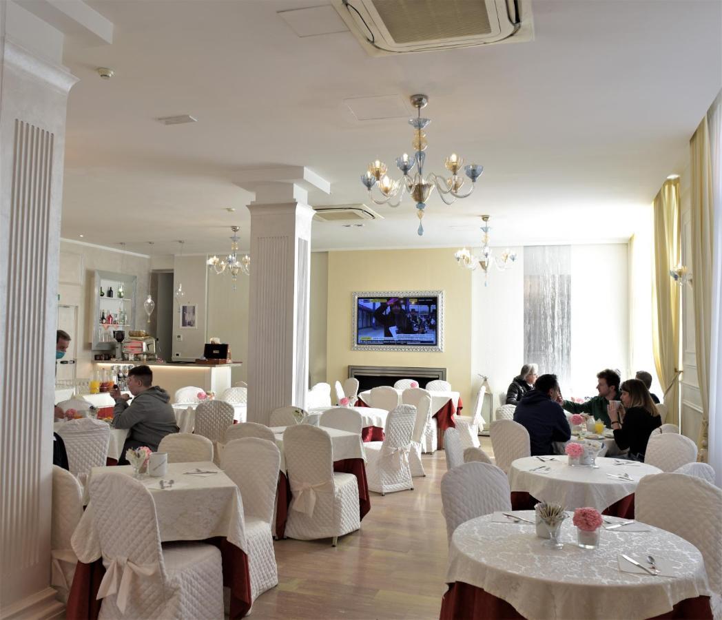 Amsterdam & Hotel 4*