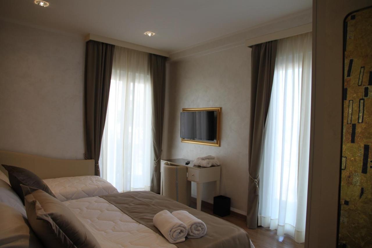 Amsterdam & Hotel 4*